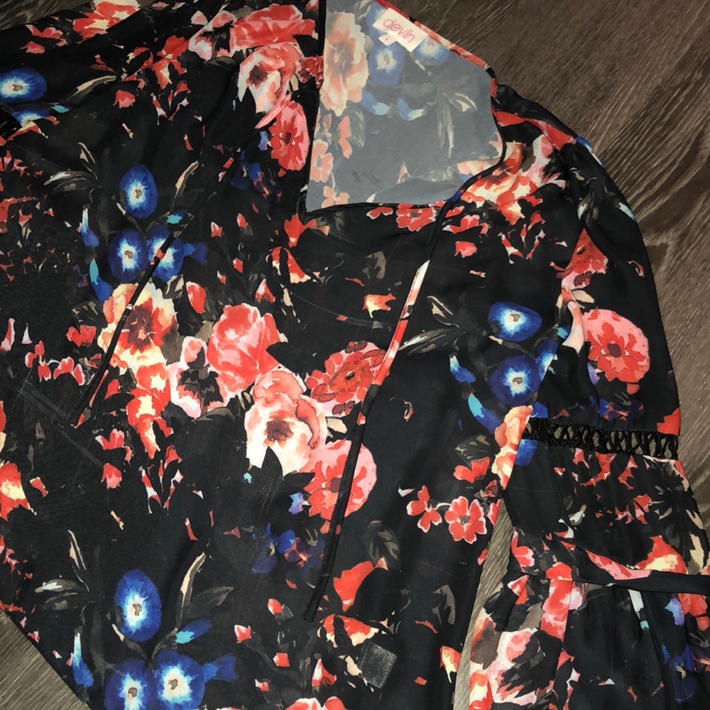 Devlin Keyhole bell sleeve top